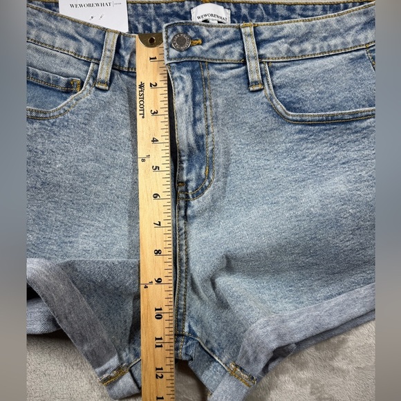 NWT WeWoreWhat Low Rise Rolled Light Vintage Distressed Denim Jean Shorts 26 - Picture 7 of 16